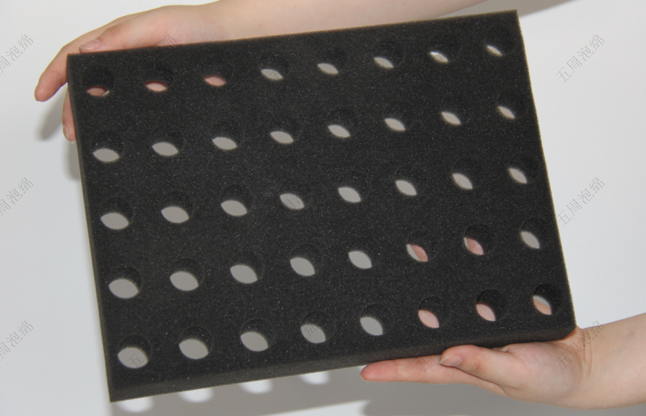 PU海綿的耐用性測試:回彈性與抗壓能力深度分析 PU海綿的耐用性測試:回彈性與抗壓能力深度分析