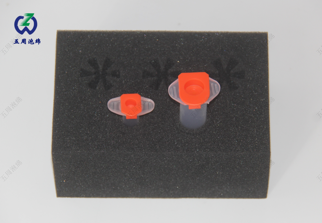 假如海綿會說話：PU內襯的『緩沖人生』劇場